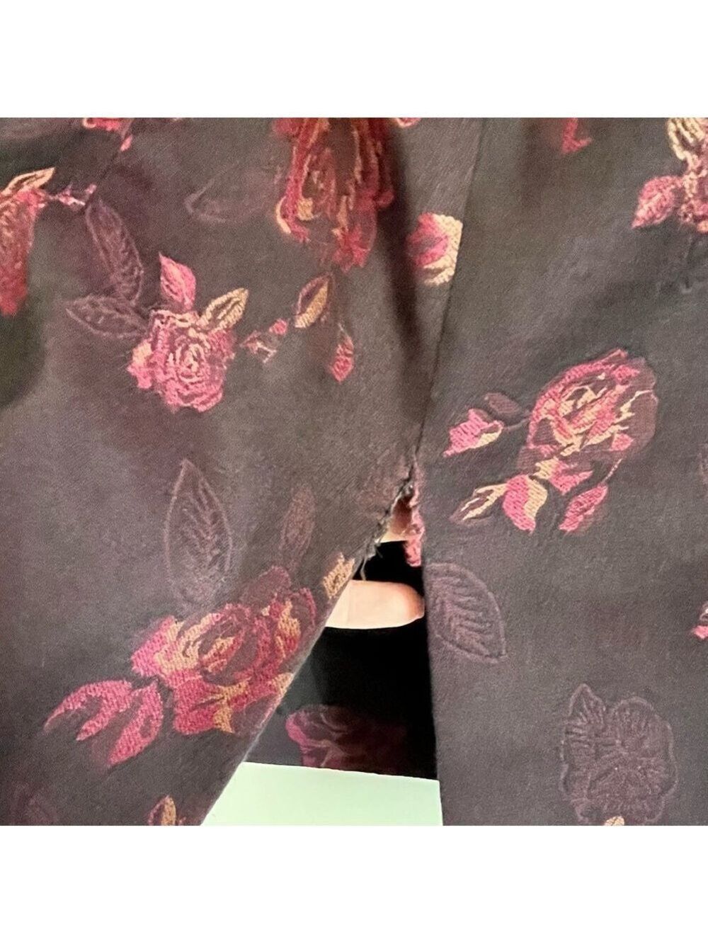 White House Black Market Dark Floral Pencil Skirt Burgundy Roses Size 12 Goth - Picture 7 of 8